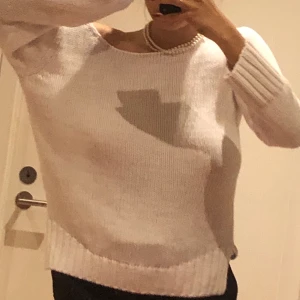 Stickad tröja  - Supernajs vit stickad tröja 🤍