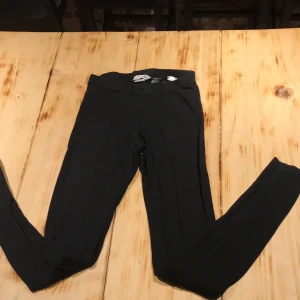 Suuuper sköna tights från hm✌️💕 - Jag säljer mina super sköna tights som jag köpt från H&M perfekta att ha på fredagkvällen när man bara ska chilla i soffan!😍 Frakt ingår i priset