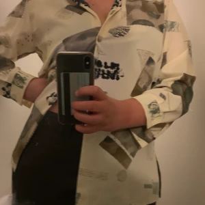 Riktig unik vintage kjorta  - En kjorta med unikt mönster, vintage style 