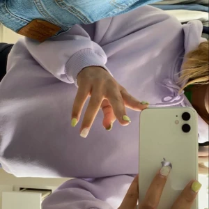 Lila hoodie - Säljer denna fina lila hoodie, storlek M