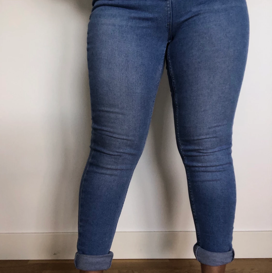 Superstretchiga blåa jeans