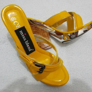 Strl 37 Högklackat - Knappt använd, som ny!