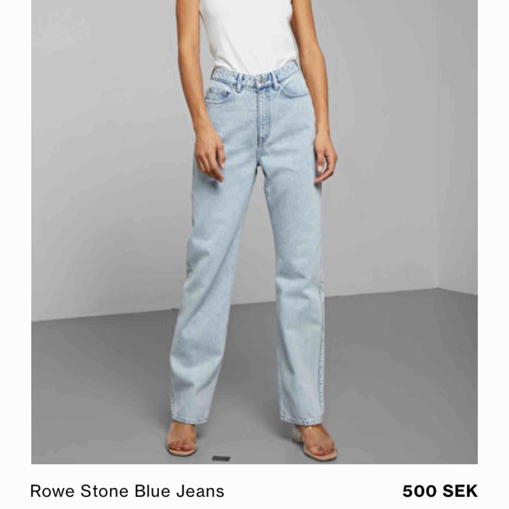 Säljer mina row weekday jeans då jag har så mycket byxor! Väldigt bra skick! Frakt inte inkluderat . Jeans & Byxor.