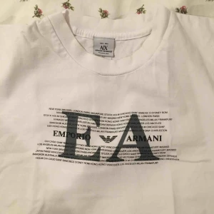  - Tshirt med logga<3