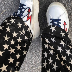  - Snyggaste stjärnbyxorna från lovestories💥💫🎸silkes material, super sköna!!! säljer då de ej kommer till användning längre... går hela vägen till marken på mig som är ca 160⚡️ superfint skick, som nya!