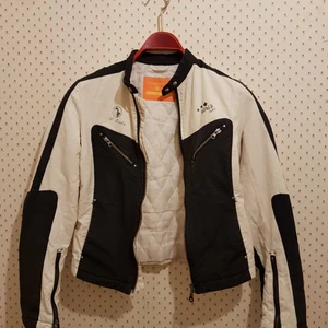  - Fishbone Jacka i mycket bra kvalite.Som ny.