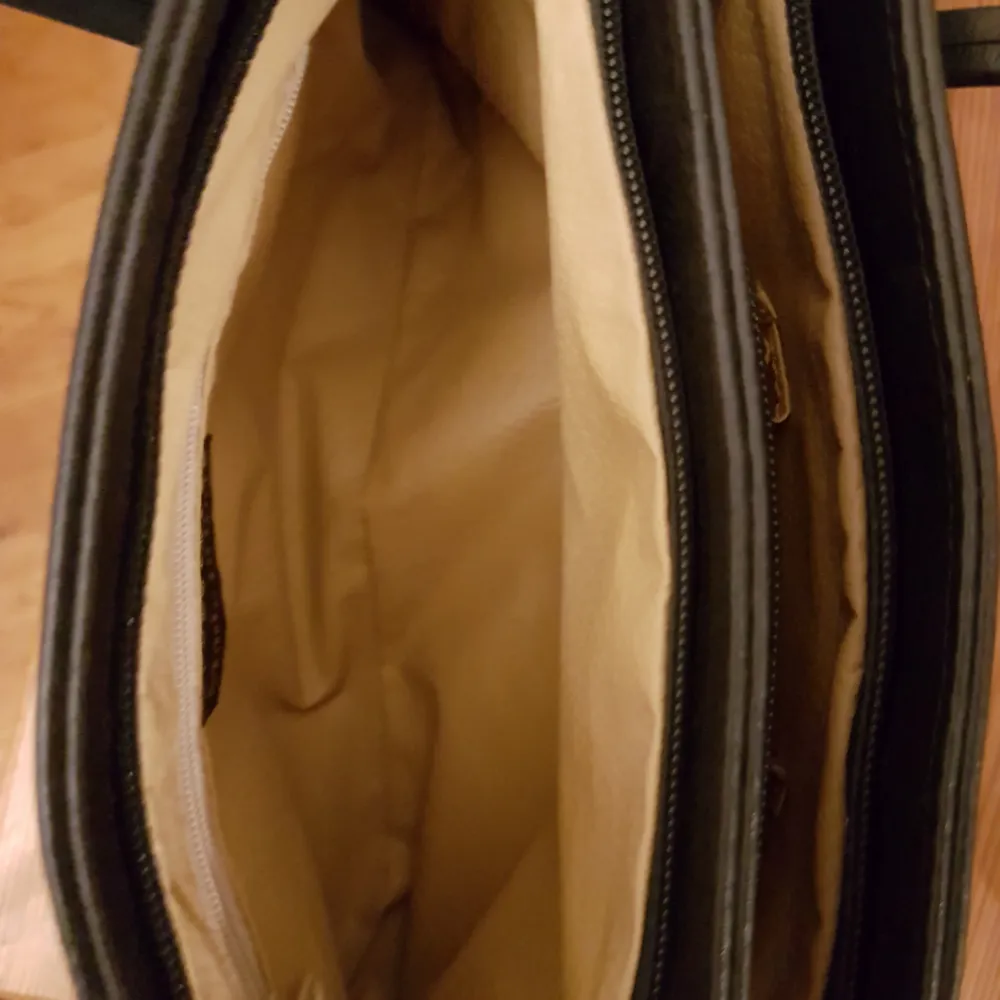 Jättefin TODS handväska ,använts få gånger .. Väskor.