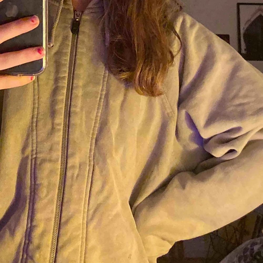 Asmysig beige vintage hoodie från acqua limone! Använd få gånger. Säljs då den är något stor på mig! Frakten inräknad💜. Hoodies.