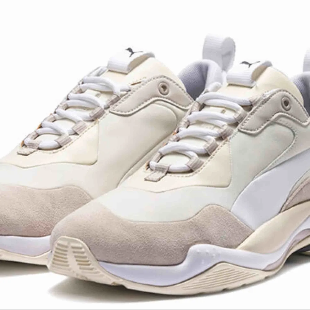 Liknande Balenciaga! Väldigt snygga och bekväma men får tyvärr ingen användning för dem. Helt nya! Frakt tillkommer, pris kan diskuteras (OBS endast vid snabb affär) ! Puma thunder nature :). Skor.