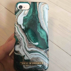  - Nypris: 299kr ideal of Sweden skal. Passar iPhone 6, 6s, 7 & 8. Färg: Golden Jade Marble. Hyfsat bra skicka lite repor i hörnen. Box medföljer. Köpare står för frakt