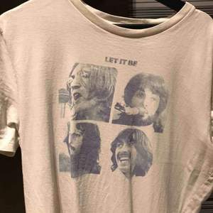 Nice t-shirt från Abercrombie & Fitch med The Beatles på. Storlek L.