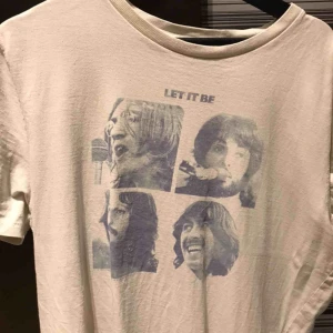  - Nice t-shirt från Abercrombie & Fitch med The Beatles på. Storlek L.