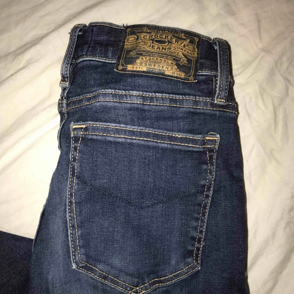 Crocker jeans strl 26. Ny skick. Inga hål eller något. Knappt använda. Pris:200 Byte: skulle kunna bytas mot bootcut jeans. . Jeans & Byxor.