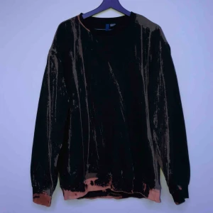  - hemmablekt plagg från h&m, aldrig använt, frakt står köparen för :)