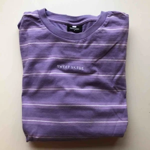  - Långärmad sweatshirt från Sweet Sktbs. Kan mötas upp i Norrköping/Katrineholm eller frakta utan extra kostnad.