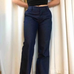  - Supersnygga jeans från märket Rocky. Flaremodll. Mycket fin kvalité och i bra skick. Köparen står för frakt💞