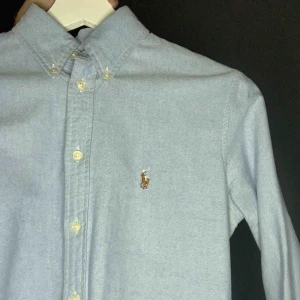  - Slim fit storlek S, mycket bra skick.