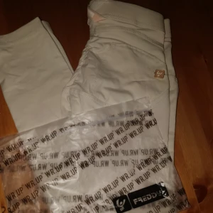  - Använda en gång . Storlek small .