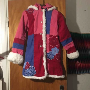  - Såå söt bohemisk kawaii Manchester kappa, jacka Denna lär du bli ensam om. Passar en xs och du bör vara runt 160 då den är liten. Möts upp i Stockholm