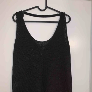  - Linne till salu Aldrig använd, stl S/M, pösig och har ett band hängandes över nacken. 