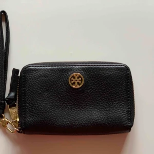  - Tory burch plånbok. Knappt använd