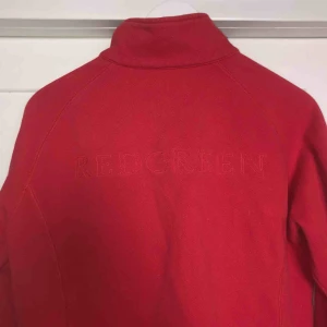  - Tjocktröja, jacka från redgreen. Köpt secondhand. Kan mötas upp eller skicka för 50kr.😊