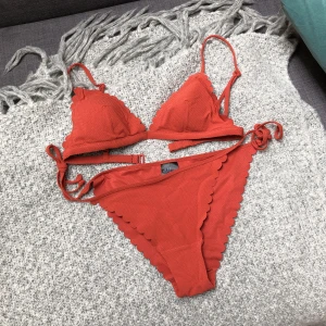 - Knappt använd bikini från h&m💃🏽 Överdel stl 36, nederdel stl 38.