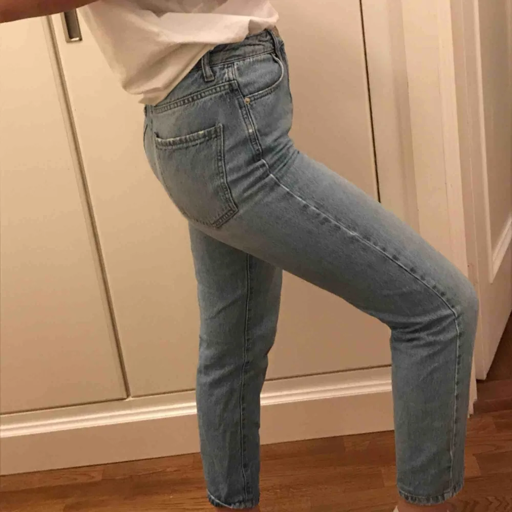 Bekväma jeans . Jeans & Byxor.