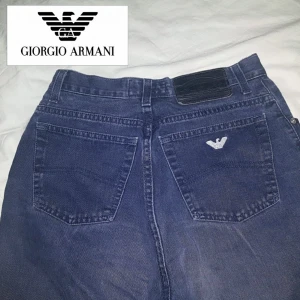  - Vintage jeans från Armani, de är högmidjade och har skitsnygg passform. De är tyvärr för små för mig, men kan förhoppningsvis komma till användning av någon annan 🤷🏻‍♀️❤