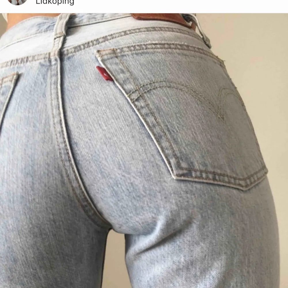 Levis jeans waist 25. High waisted Har klippt dem själv ned till. Skulle passa en xs. Snålt använda - köpta för 1199kr mitt pris 600 (jag står för frakt)💞fler bilder i nästa inlägg. Jeans & Byxor.