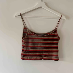  - Jätte fint linne från brandy Melville, ganska kort slutar precis ovanför naveln, använd ett fåtal gånger