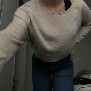  - Snygg och väldigt skön tröja.