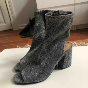  - Skor som aldrig är använda Frakt tillkommer