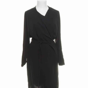  - Oanvänd kappa med lappar kvar. Storlek XL Köpare står för frakt