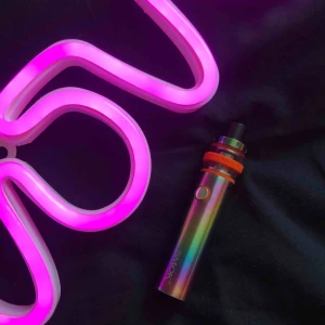  - Vape använd ett fåtal gånger. Fungerar super! Skickar med en nikotinfri smak (jordgubb), laddare och beskrivning. FRI FRAKT💘🍒