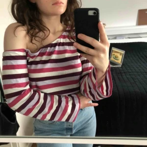  - Randig topp från Na-kd. Köpare står för frakt