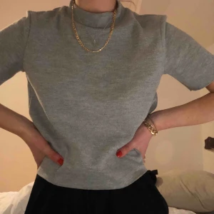  - Tröja från Zara i storlek S. Skönt material, eventuellt frakt tillkommer💚