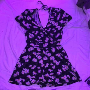  - Aaaas söt romper elr playsuit från HM! Jättesöt verkligen as bra condition