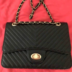  - Fin och oanvänd väska! Pris: 200 kr