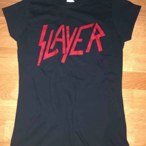  - Snygg slayer t-shirt i mycket bra skick! köpare står för frakt på 44kr!