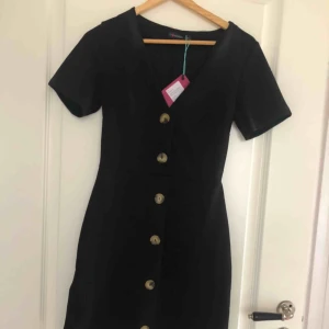  - Mycket fin elegant klänning från zalando helt oanvänd lappar finns