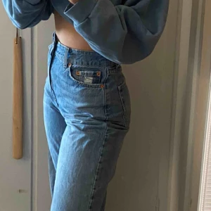  - Jätte fina straight leg jeans som jag köpte vintage i berlin😇 tyvärr så är dem för korta för mig så har bestämt mig för att sälja de💕