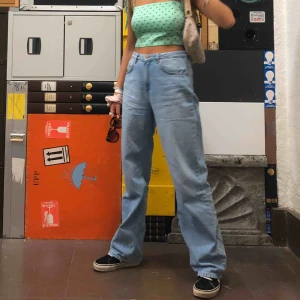  - Säljer mina älskade Emilie Briting x NAKD jeans. Storlek 34. 