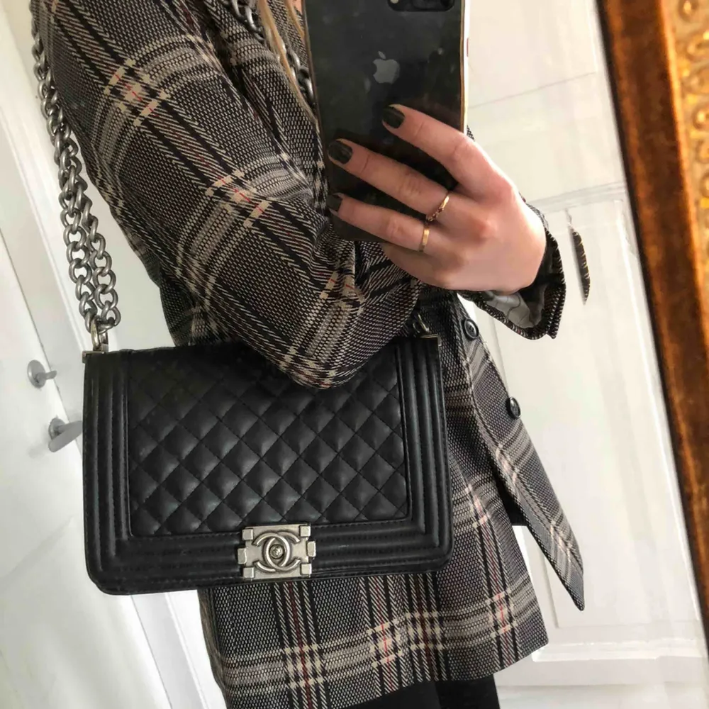 Chanel boybag-liknande väska. Fraktar enbart 🥰. Väskor.