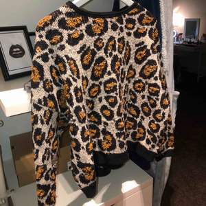 Säljer denna skit snygga leopard tröja. Använd några gånger men det märks inte! 150kr ink frakt