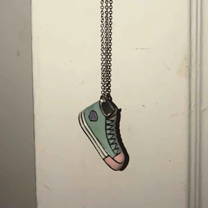  - Converse berlock pris inkl frakten 