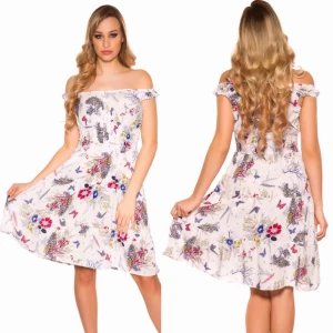  - Kort sommarklänning i blommig design.  Material: Viskos.  Färg: vit-blommig.  Storlek: S/M, L/XL.  Fri frakt   https://www.nellasshop.com/products/62-blommig-sommarklanning