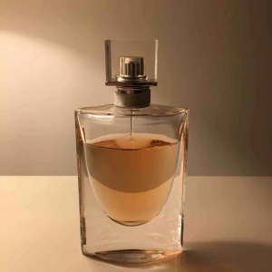  - La vie est belle parfym använd lite !  Möts gärna upp i stockholm annars tillkommer frakt! 💞💞 