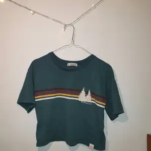 Grön cropped t-shirt från pull&bear. Kan mötas sthlm!