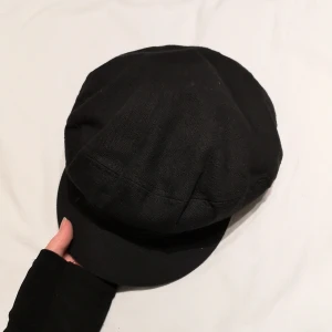 Svart Brixton Keps storlek S - Svart Brixton Keps i storlek S (56cm). I gott skick ❣️ Köparen står för fraktkostnaden. 